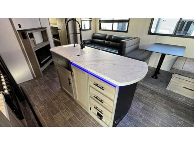 2021 Forest River 2021 Forest River Cherokee Alpha Wolf - thumbnail 15