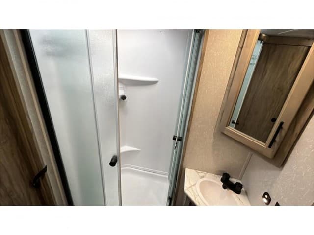 2021 Forest River 2021 Forest River Cherokee Alpha Wolf - thumbnail 16