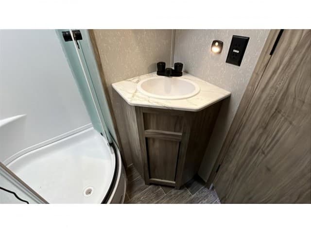 2021 Forest River 2021 Forest River Cherokee Alpha Wolf - thumbnail 17