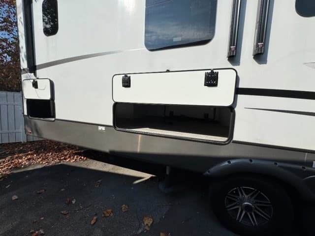 2024 Keystone RV 2024 Keystone RV Montana - thumbnail 5