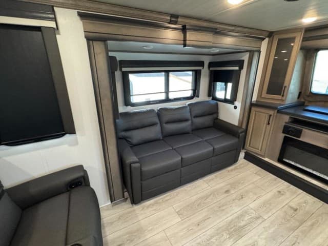 2024 Keystone RV 2024 Keystone RV Montana - thumbnail 10