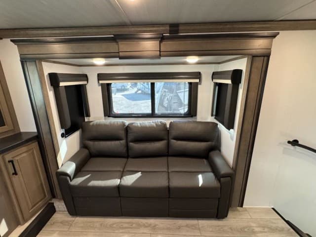 2024 Keystone RV 2024 Keystone RV Montana - thumbnail 11