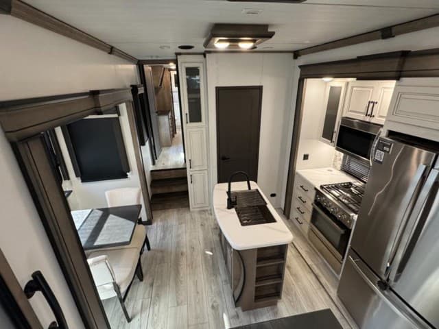 2024 Keystone RV 2024 Keystone RV Montana - thumbnail 13