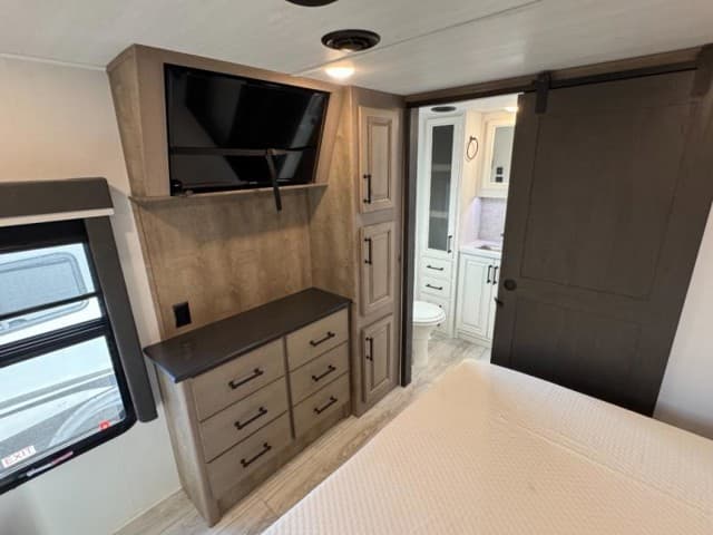 2024 Keystone RV 2024 Keystone RV Montana - thumbnail 19