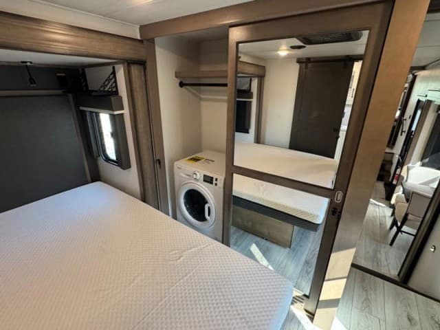 2024 Keystone RV 2024 Keystone RV Montana - thumbnail 21