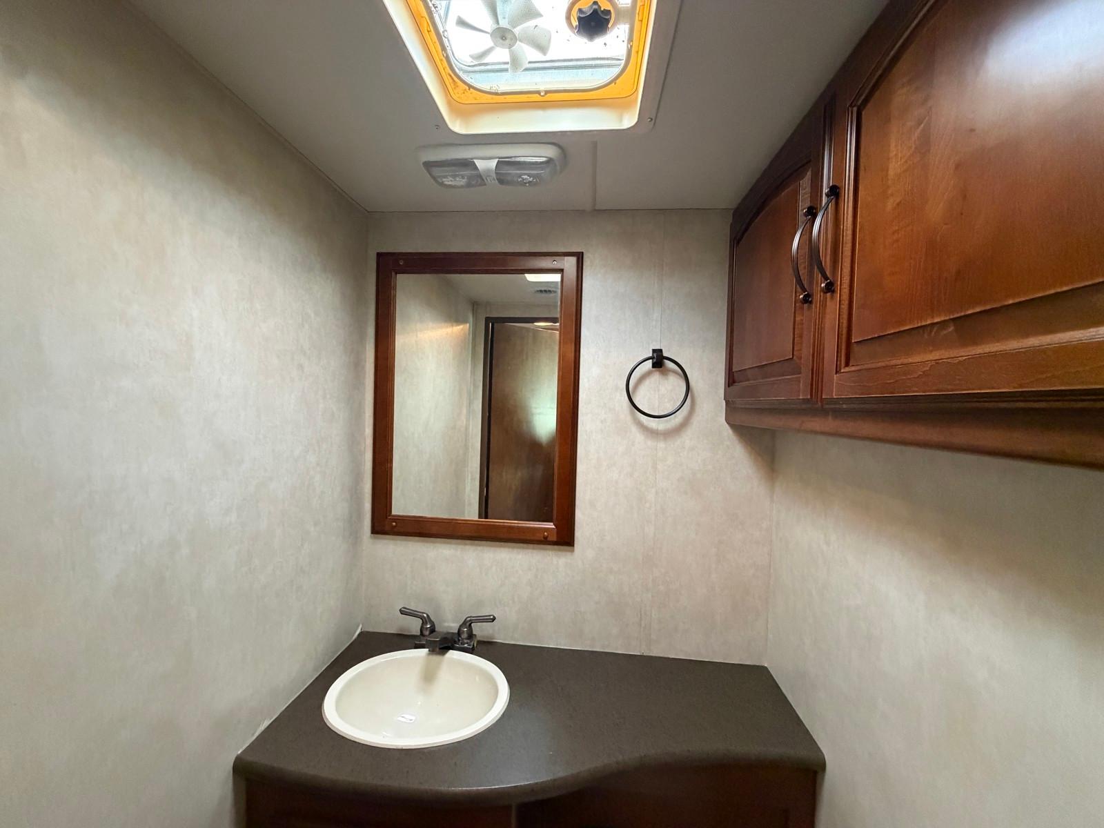 2012 Coachmen 2012 Coachmen Mirada - thumbnail 16