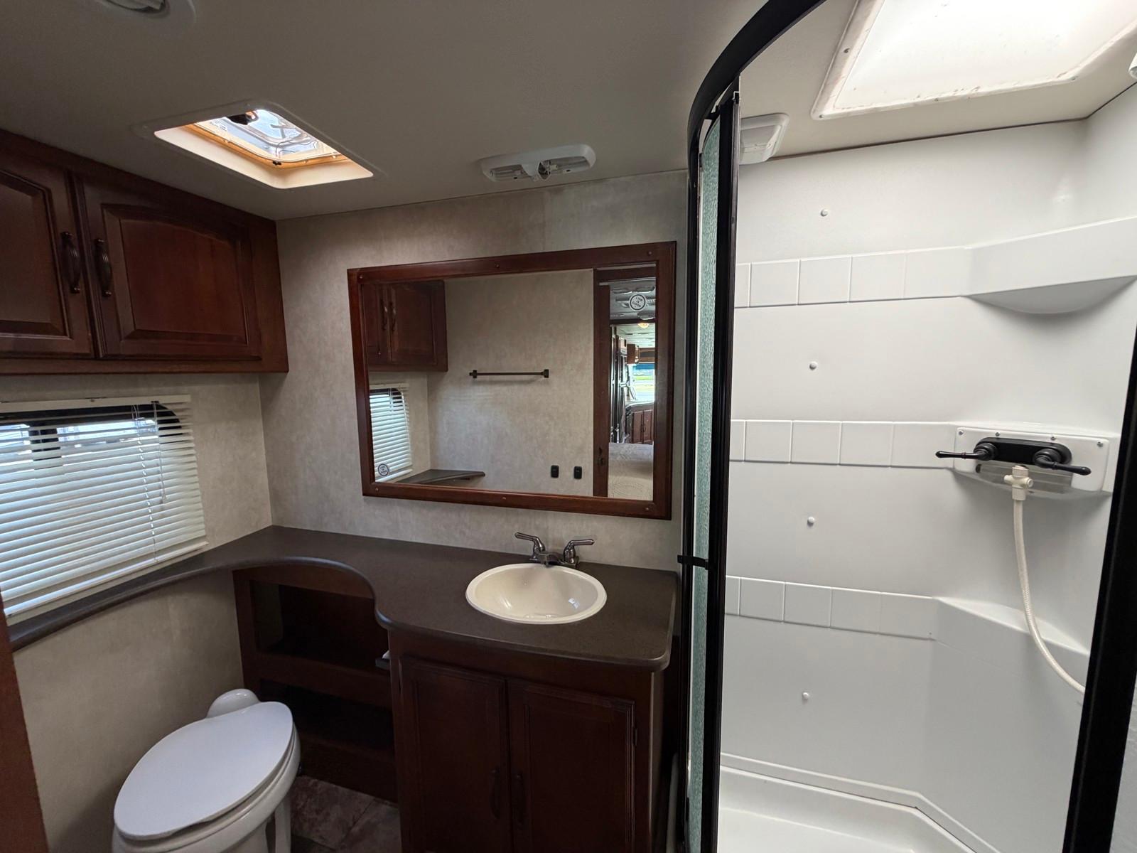 2012 Coachmen 2012 Coachmen Mirada - thumbnail 20