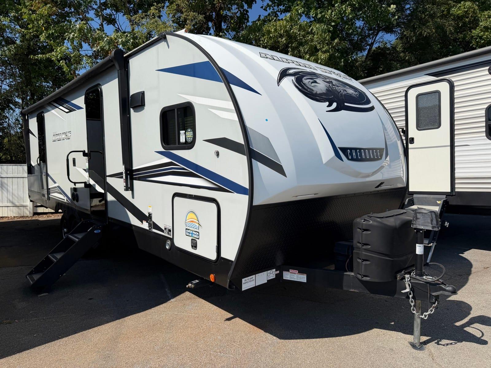 2022 Forest River Cherokee Alpha Wolf 28FKL