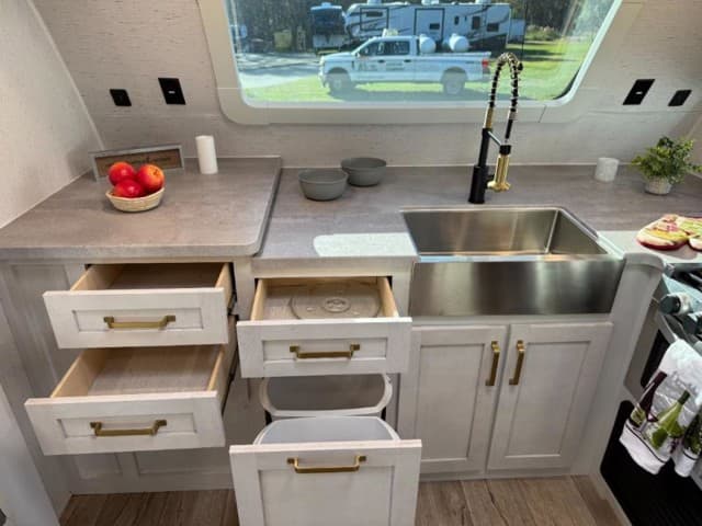 2023 Dutchmen 2023 Dutchmen Astoria - thumbnail 18