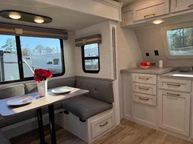 2023 Dutchmen 2023 Dutchmen Astoria - thumbnail 19