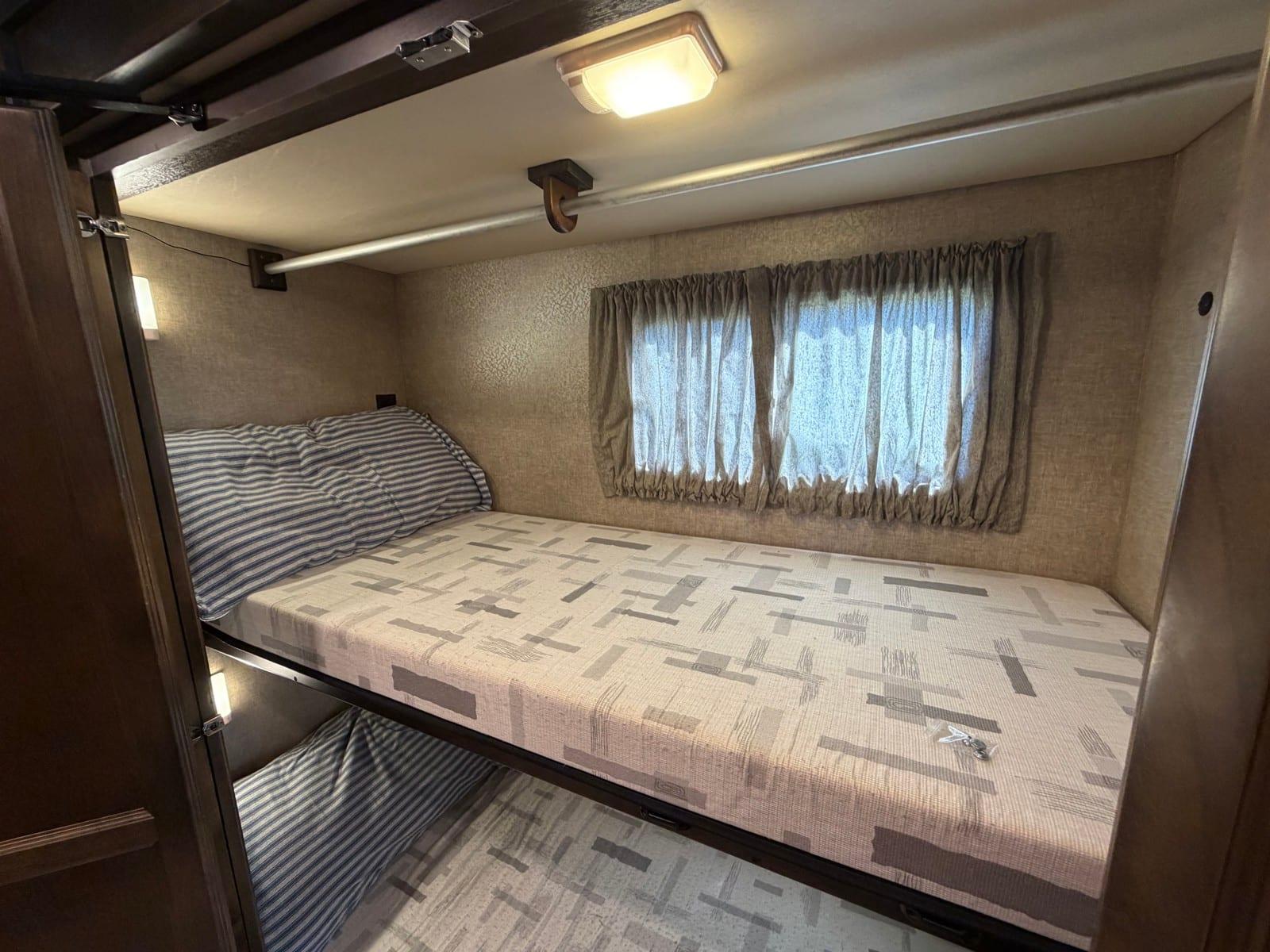 2017 Tiffin Motorhomes 2017 Tiffin Motorhomes Open Road Allegro - thumbnail 37