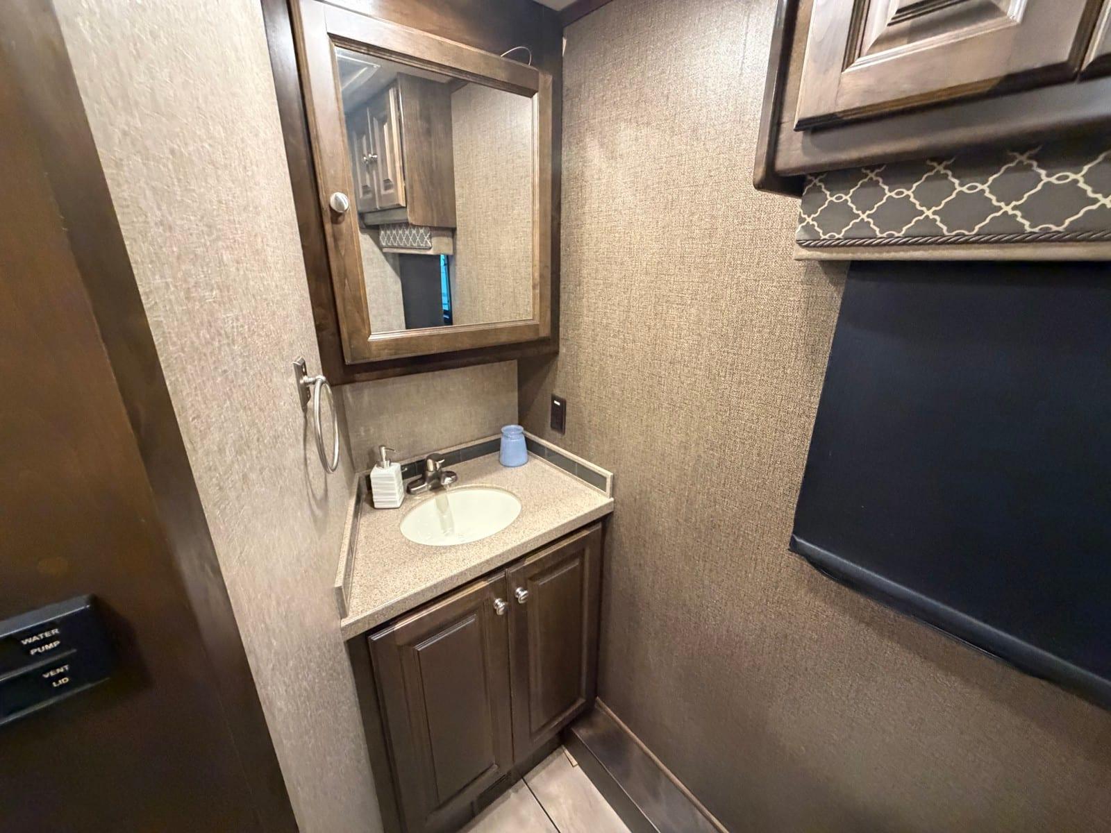 2017 Tiffin Motorhomes 2017 Tiffin Motorhomes Open Road Allegro - thumbnail 42
