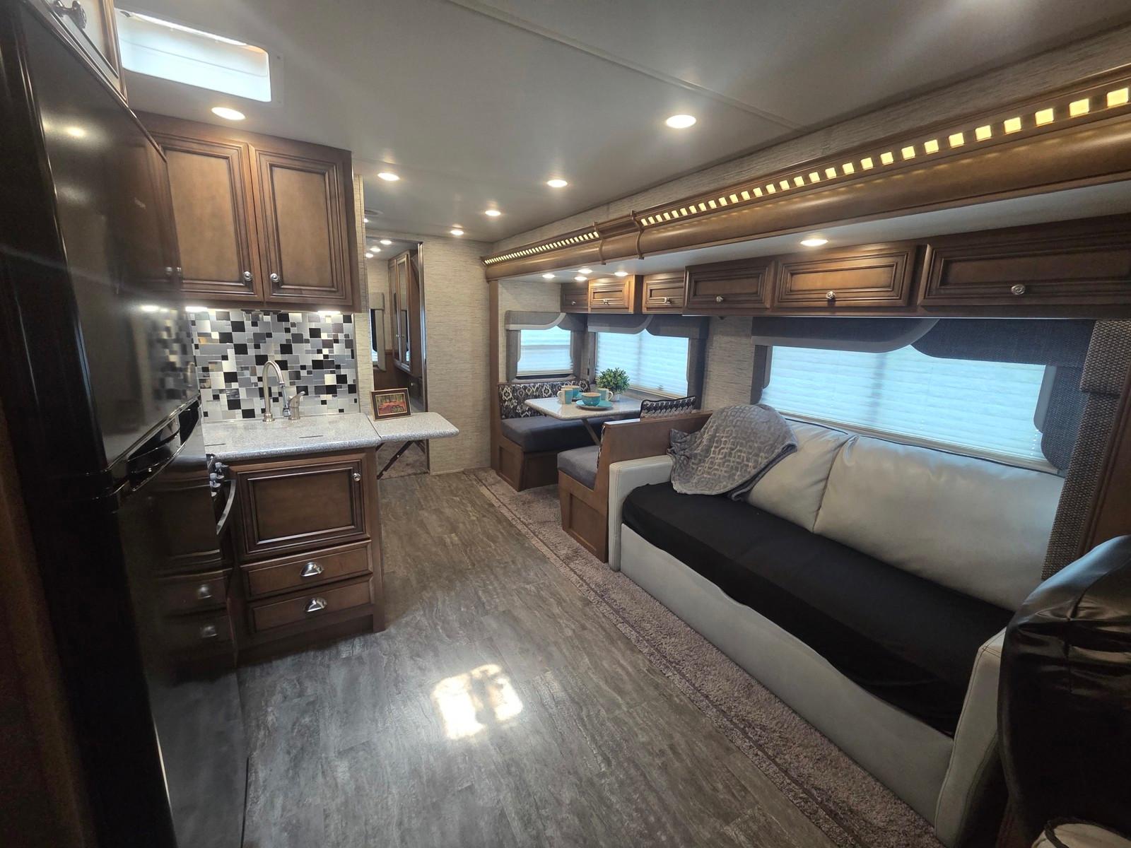 2019 Newmar 2019 Newmar Bay Star - thumbnail 6