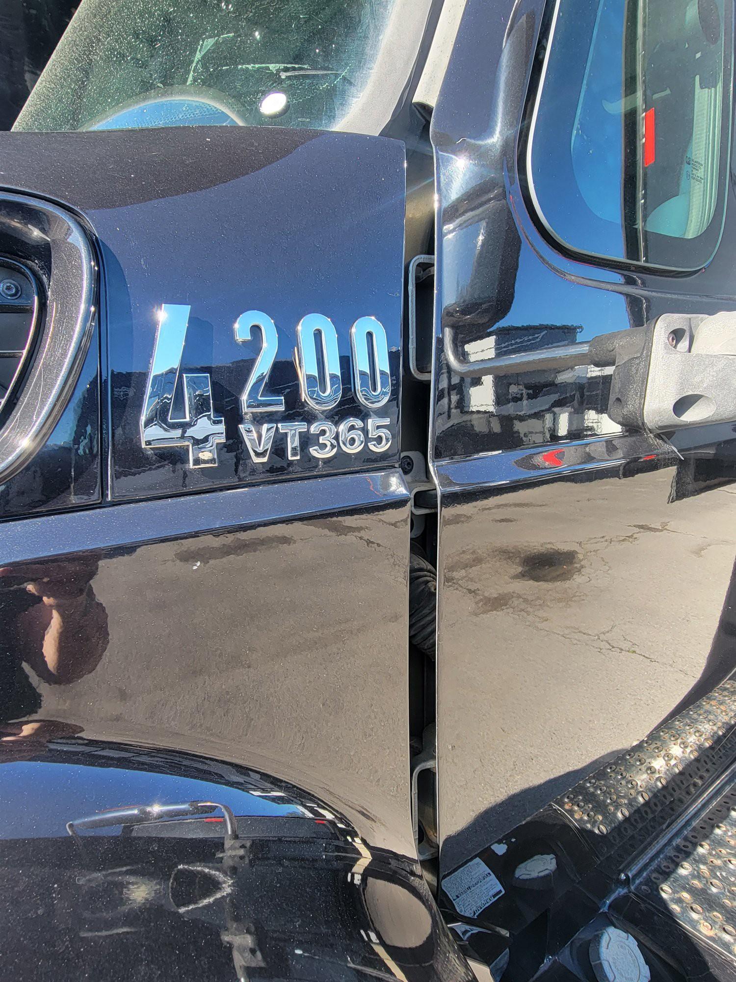 2010 Gulf Stream 2010 Gulf Stream Conquest Super Series - thumbnail 8