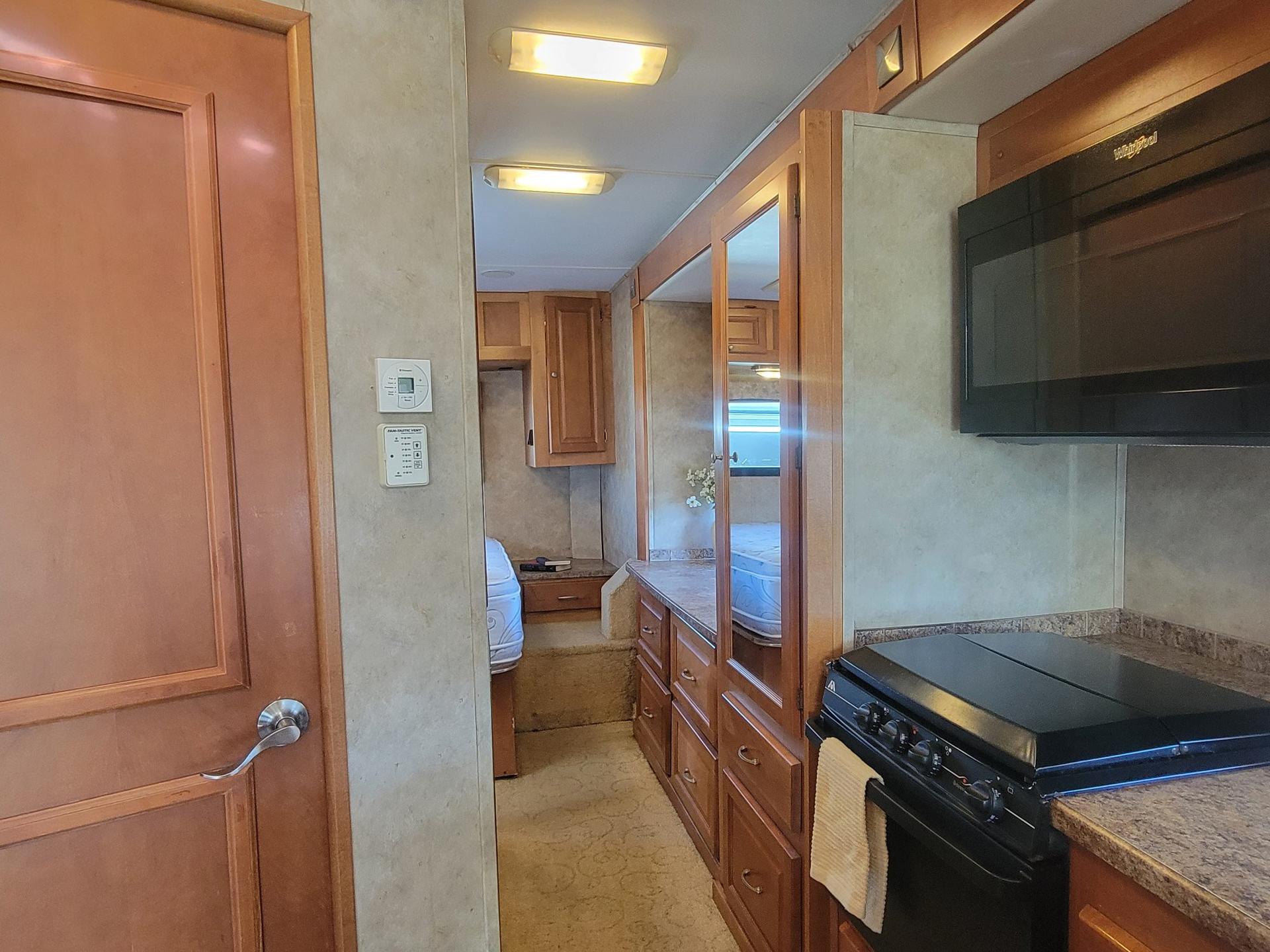 2010 Gulf Stream 2010 Gulf Stream Conquest Super Series - thumbnail 40