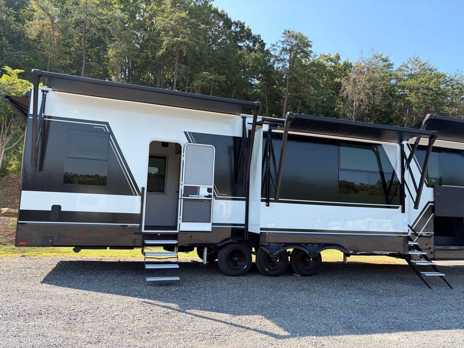 2026 Brinkley 2026 Brinkley Model G - thumbnail 48