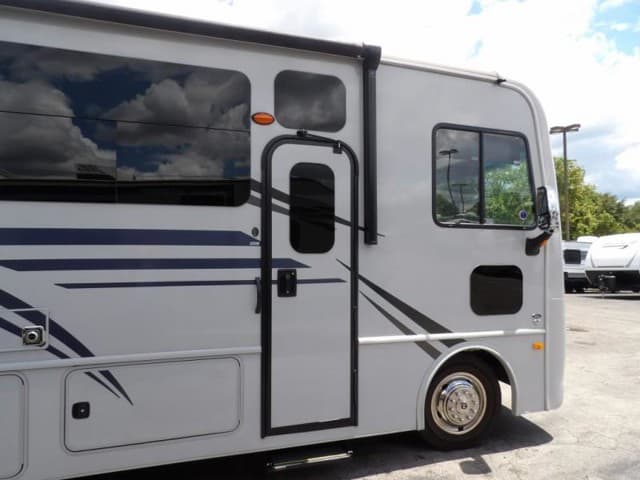 2024 Holiday Rambler 2024 Holiday Rambler Admiral - thumbnail 4