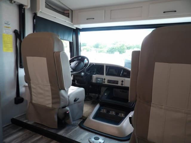 2024 Holiday Rambler 2024 Holiday Rambler Admiral - thumbnail 8