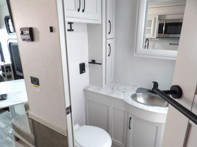 2024 Holiday Rambler 2024 Holiday Rambler Admiral - thumbnail 14