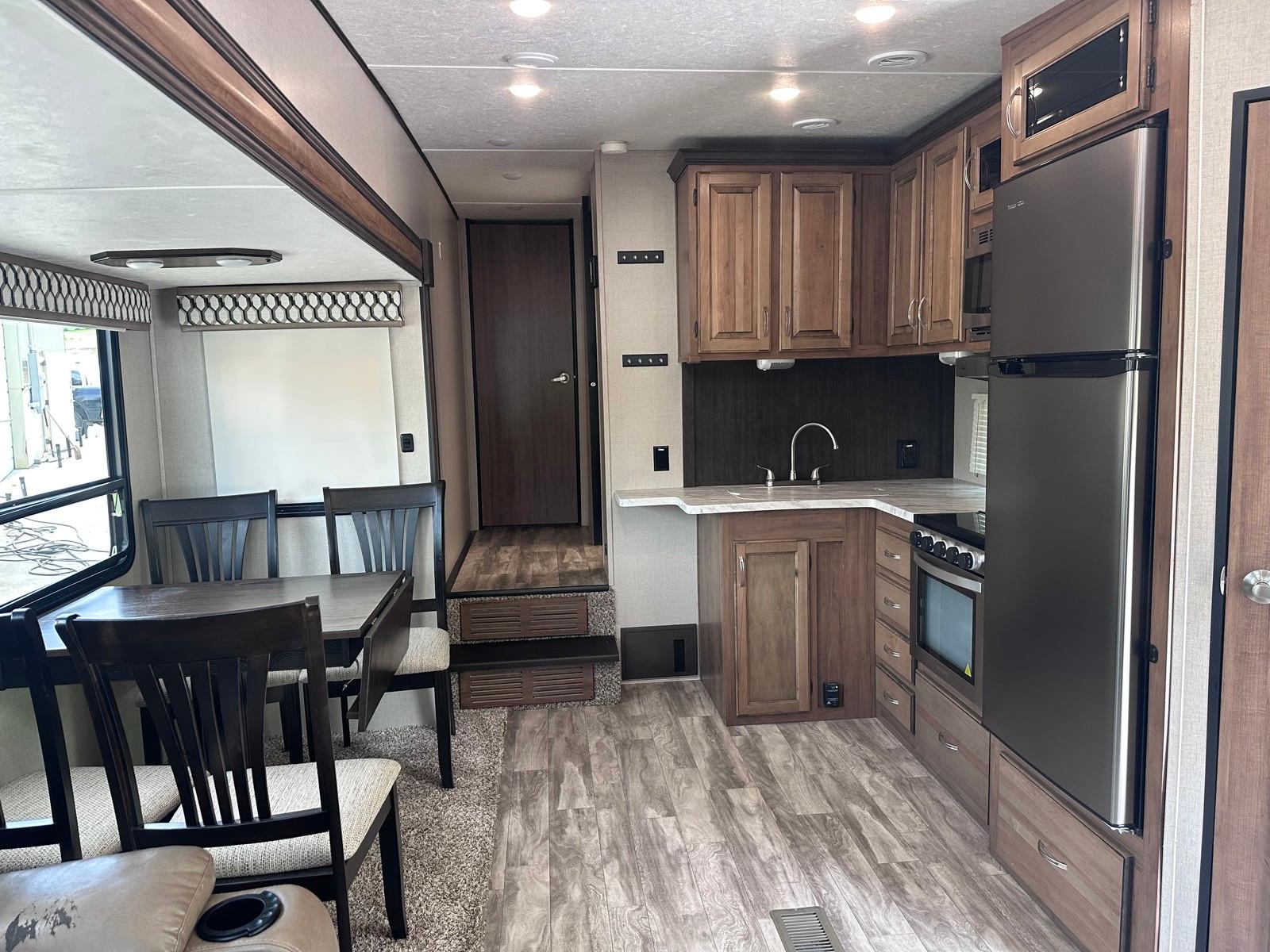2020 Coachmen 2020 Coachmen Chaparral - thumbnail 7