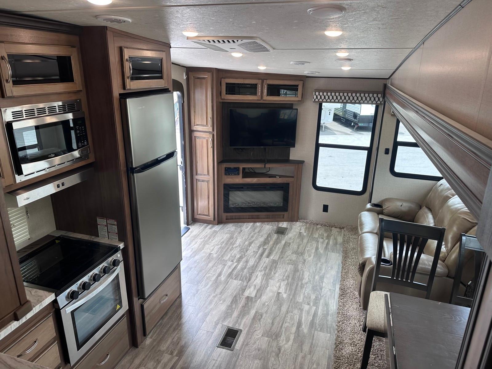 2020 Coachmen 2020 Coachmen Chaparral - thumbnail 14