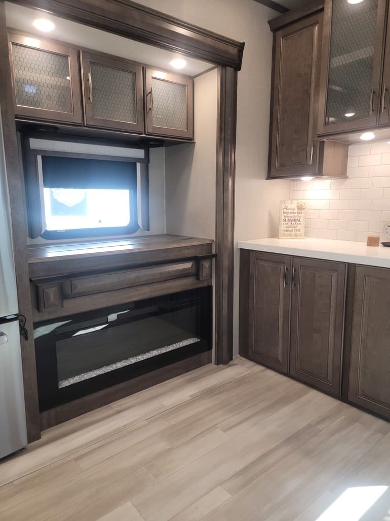 2022 Grand Design 2022 Grand Design Solitude - thumbnail 19