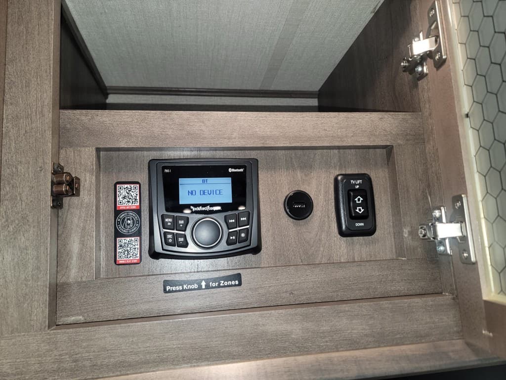 2022 Grand Design 2022 Grand Design Solitude - thumbnail 21