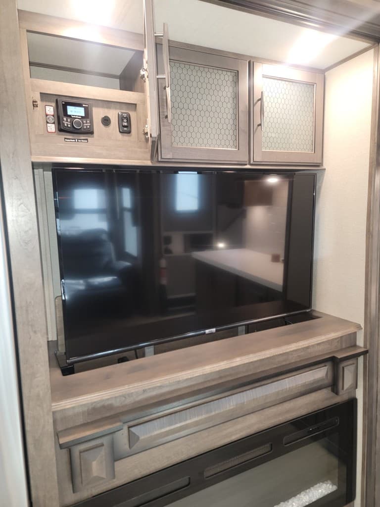 2022 Grand Design 2022 Grand Design Solitude - thumbnail 22