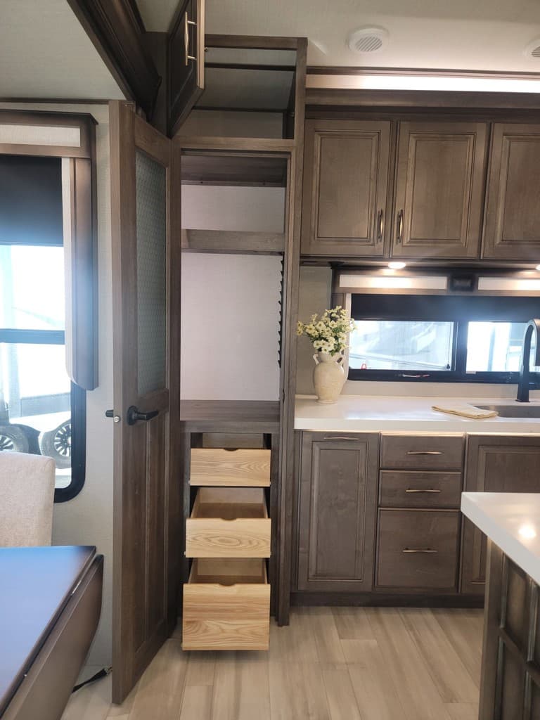 2022 Grand Design 2022 Grand Design Solitude - thumbnail 28