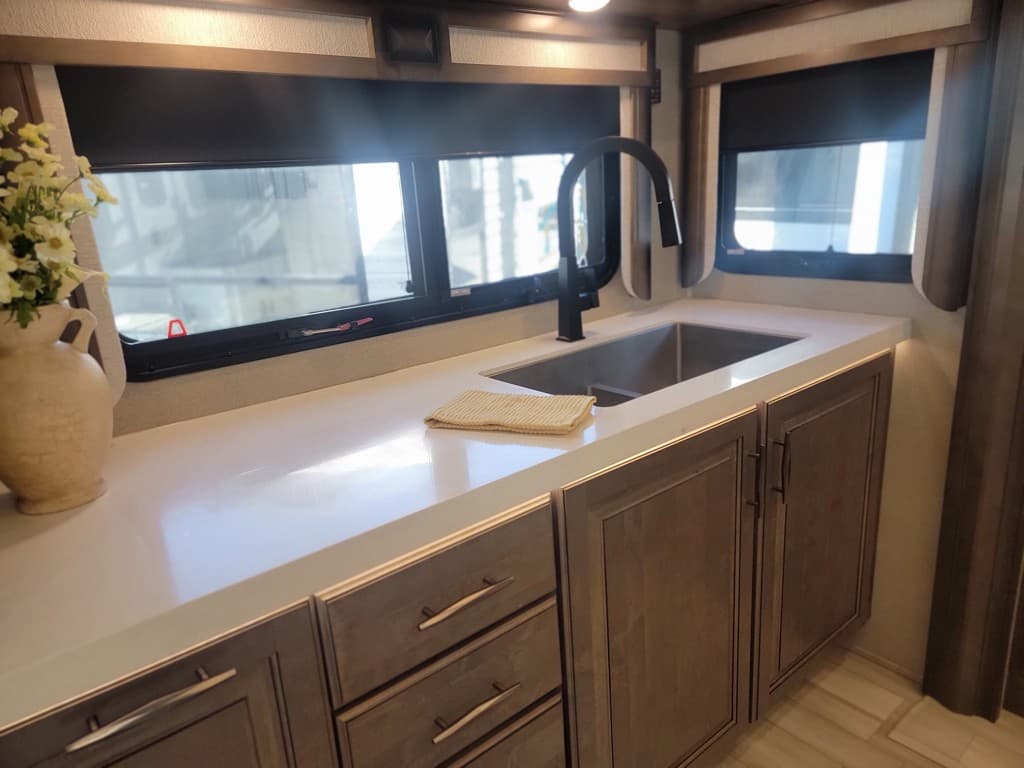 2022 Grand Design 2022 Grand Design Solitude - thumbnail 31