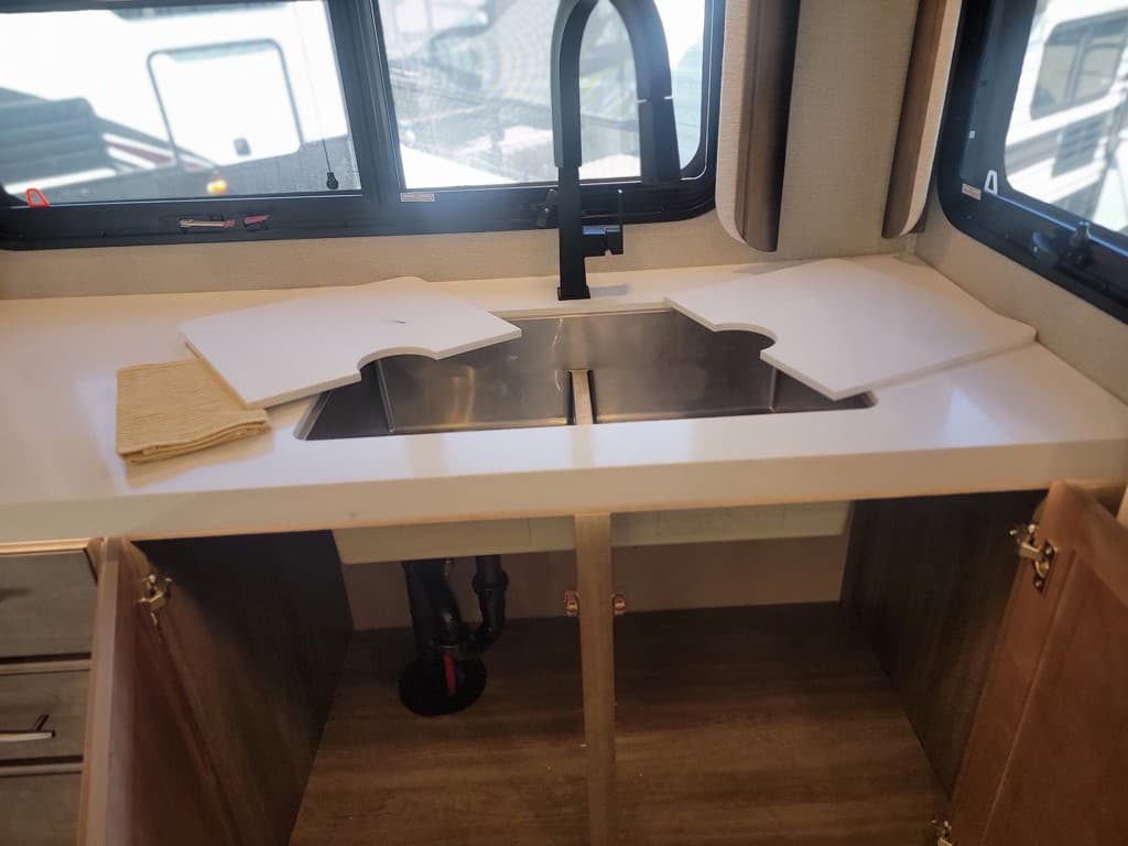 2022 Grand Design 2022 Grand Design Solitude - thumbnail 35