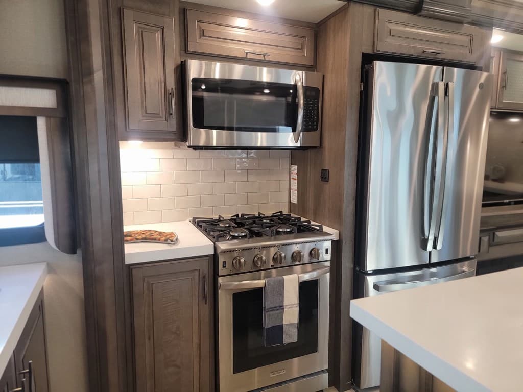 2022 Grand Design 2022 Grand Design Solitude - thumbnail 36