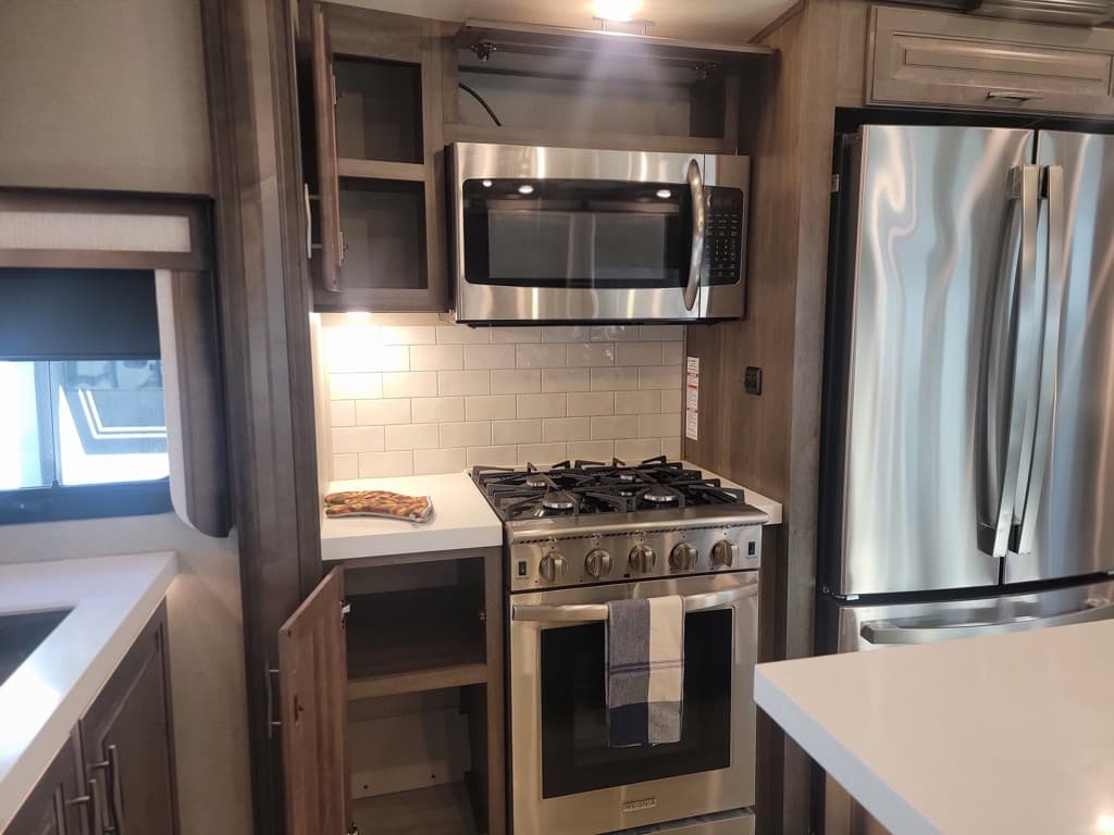 2022 Grand Design 2022 Grand Design Solitude - thumbnail 37