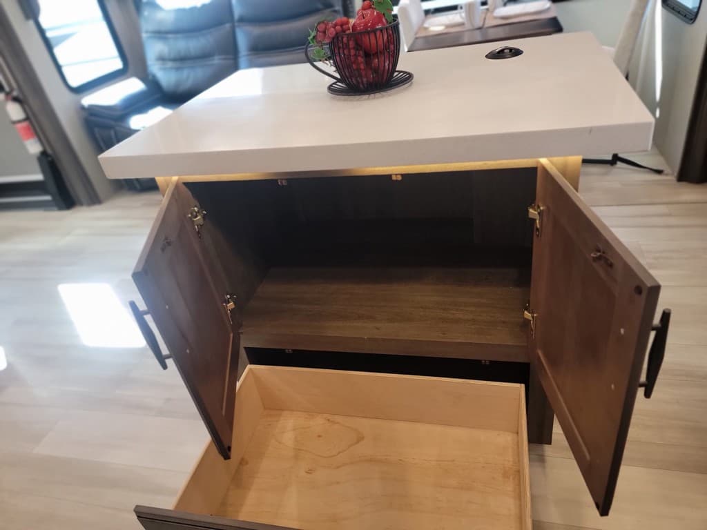 2022 Grand Design 2022 Grand Design Solitude - thumbnail 40