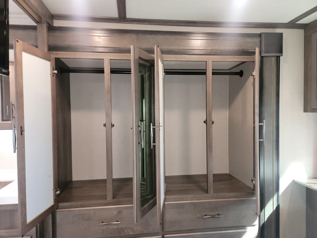 2022 Grand Design 2022 Grand Design Solitude - thumbnail 53