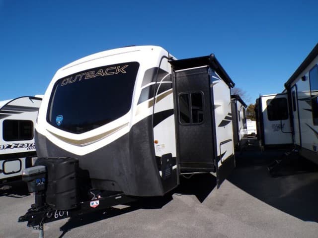 2022 Keystone RV 2022 Keystone RV Outback - thumbnail 3
