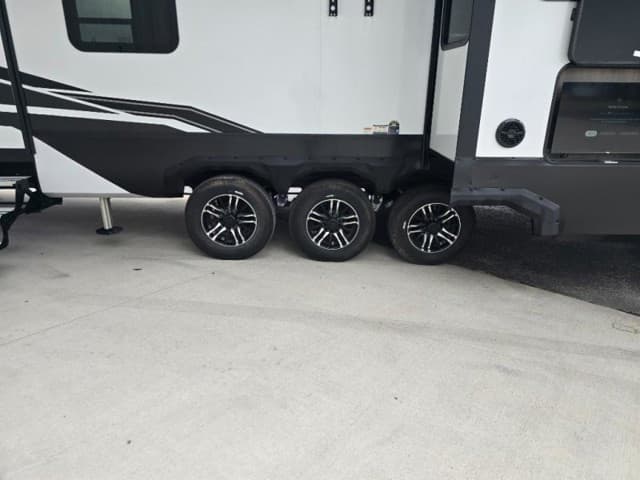 2024 Grand Design 2024 Grand Design Momentum M-Class - thumbnail 6