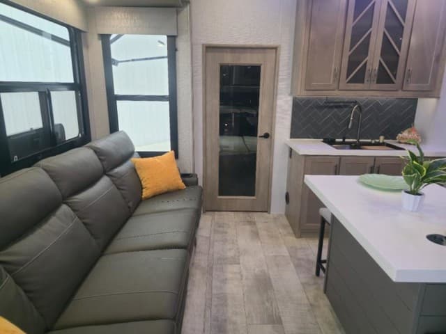 2024 Grand Design 2024 Grand Design Momentum M-Class - thumbnail 12