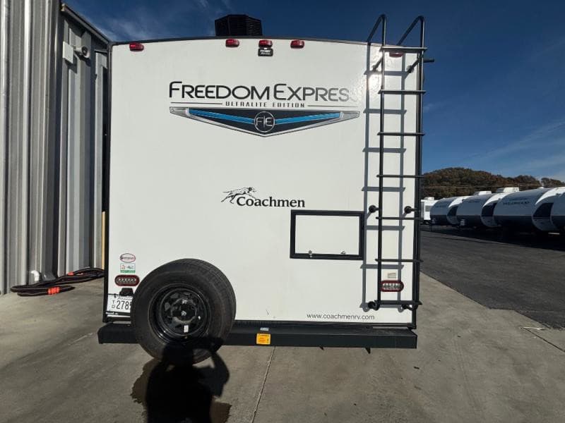 2024 Coachmen 2024 Coachmen Freedom Express Ultra Lite - thumbnail 6