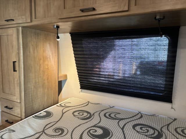 2024 Coachmen 2024 Coachmen Freedom Express Ultra Lite - thumbnail 13