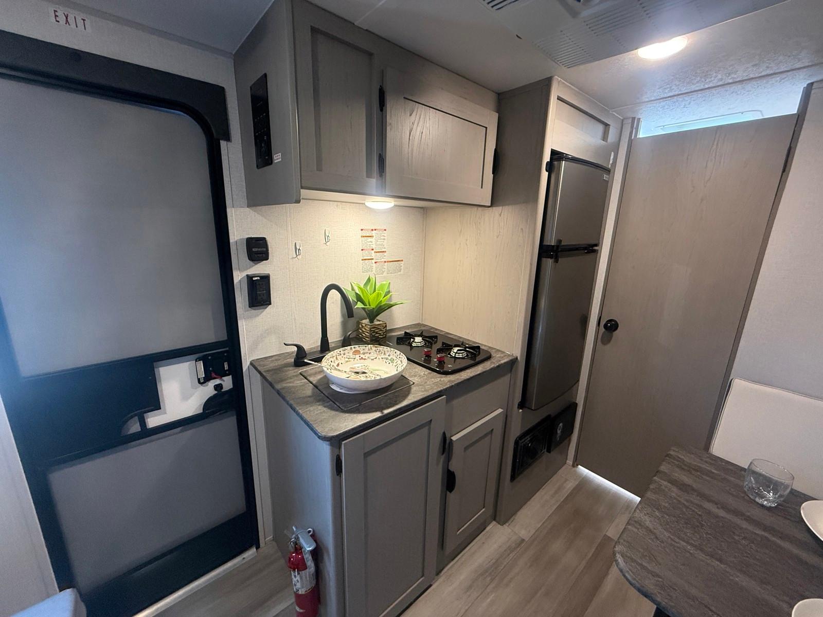 2024 Coachmen 2024 Coachmen Clipper - thumbnail 5