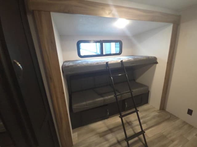 2022 Coachmen 2022 Coachmen Freedom Express - thumbnail 14