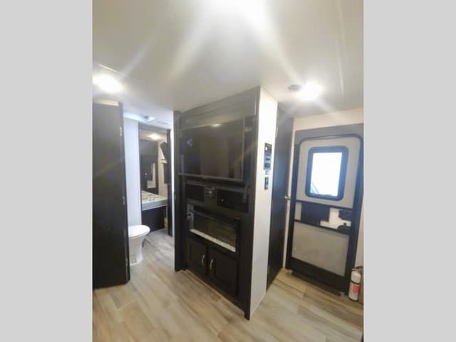 2022 Coachmen 2022 Coachmen Freedom Express - thumbnail 16