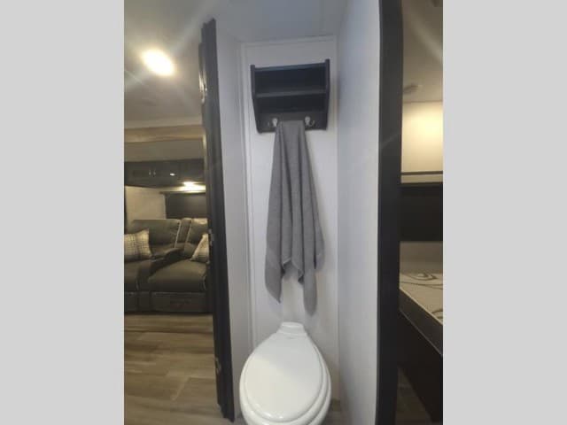 2022 Coachmen 2022 Coachmen Freedom Express - thumbnail 21