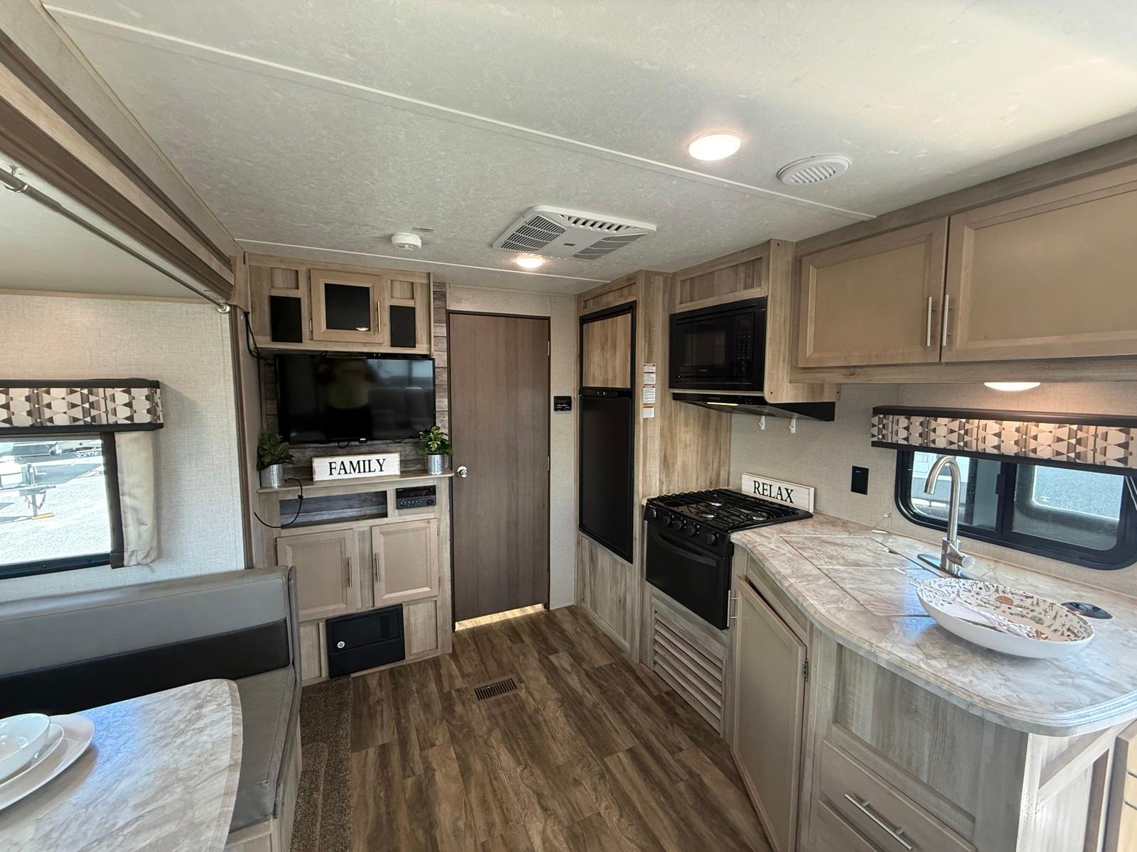 2020 Coachmen 2020 Coachmen Catalina Summit - thumbnail 5