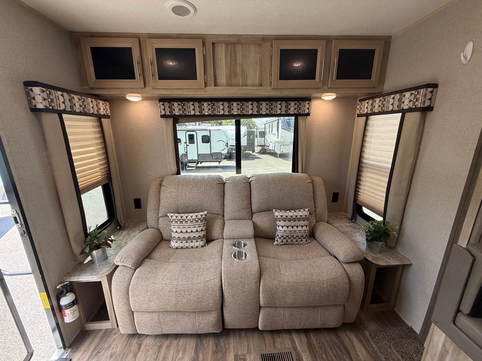 2020 Coachmen 2020 Coachmen Catalina Summit - thumbnail 7