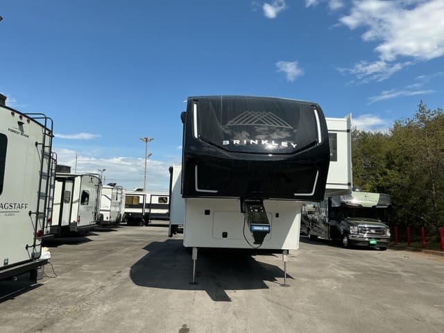 2025 Z  2025 Z  Brinkley - thumbnail 3