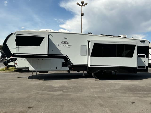 2025 Z  2025 Z  Brinkley - thumbnail 4