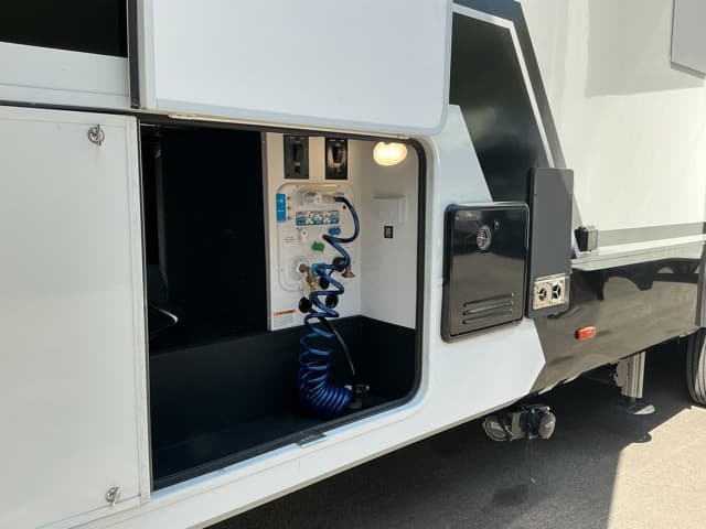 2025 Z  2025 Z  Brinkley - thumbnail 13