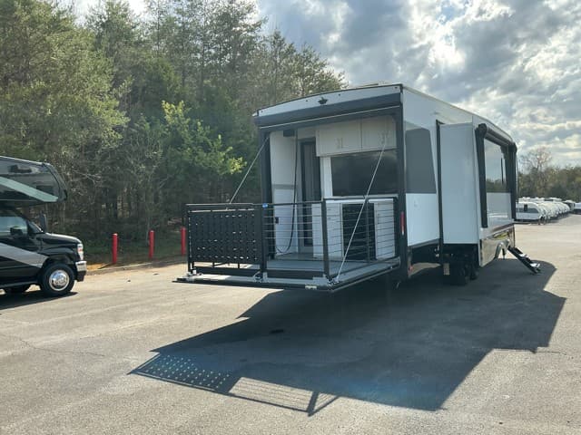 2025 Z  2025 Z  Brinkley - thumbnail 15